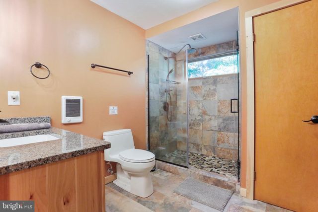 1807 CONSTANT RUN RD, Great Cacapon, WV 25422