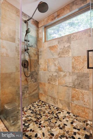 1807 CONSTANT RUN RD, Great Cacapon, WV 25422