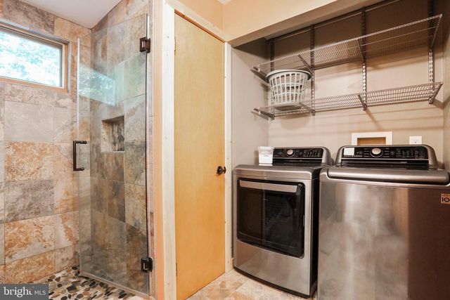 1807 CONSTANT RUN RD, Great Cacapon, WV 25422