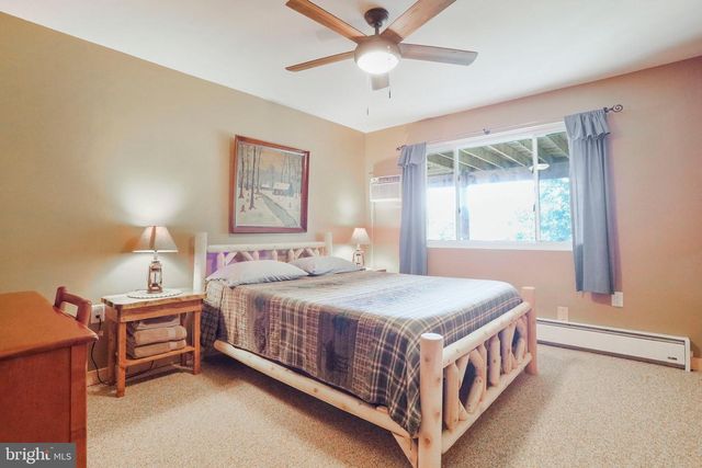 1807 CONSTANT RUN RD, Great Cacapon, WV 25422