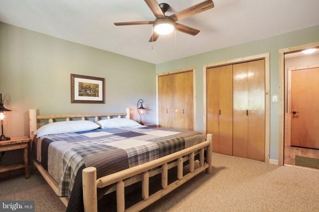 1807 CONSTANT RUN RD, Great Cacapon, WV 25422