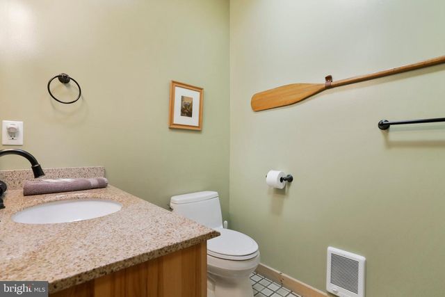 1807 CONSTANT RUN RD, Great Cacapon, WV 25422