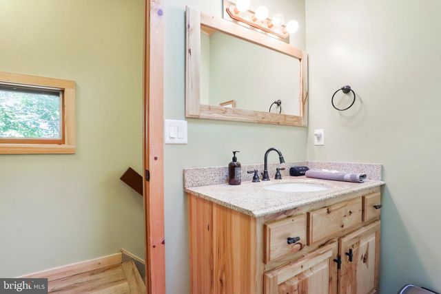 1807 CONSTANT RUN RD, Great Cacapon, WV 25422