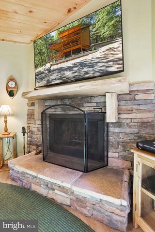 1807 CONSTANT RUN RD, Great Cacapon, WV 25422