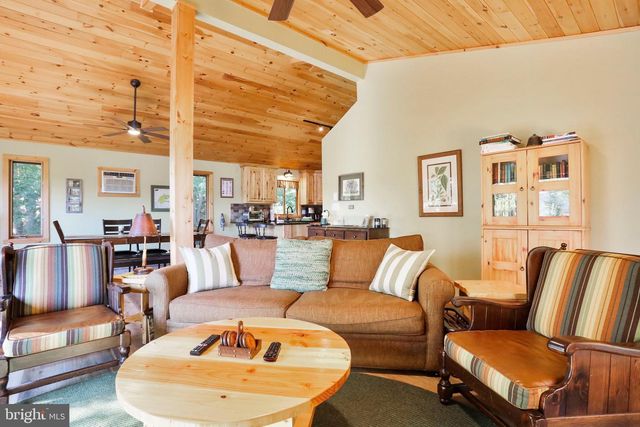 1807 CONSTANT RUN RD, Great Cacapon, WV 25422