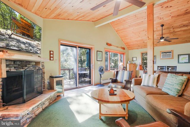 1807 CONSTANT RUN RD, Great Cacapon, WV 25422