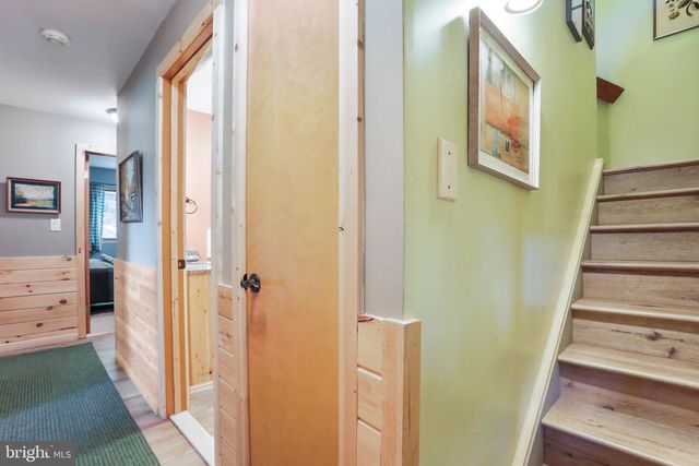 1807 CONSTANT RUN RD, Great Cacapon, WV 25422