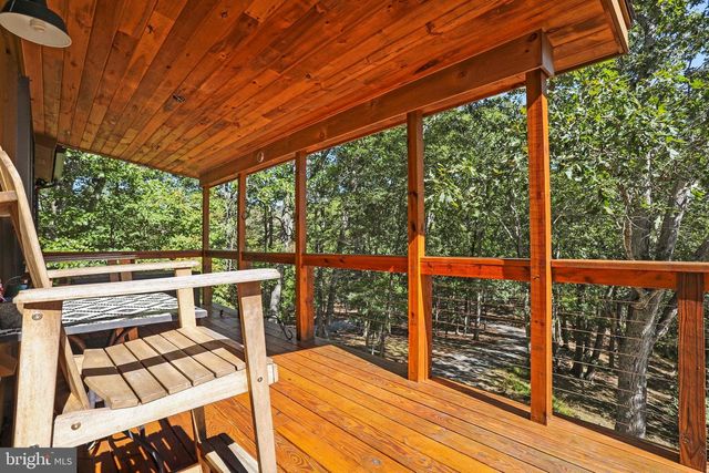 1807 CONSTANT RUN RD, Great Cacapon, WV 25422