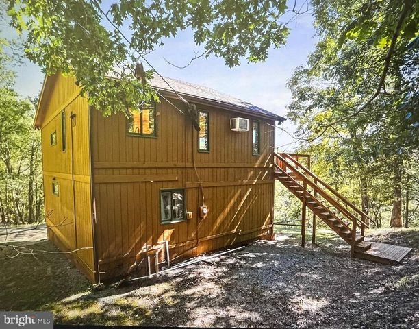 1807 CONSTANT RUN RD, Great Cacapon, WV 25422