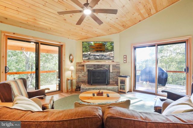 1807 CONSTANT RUN RD, Great Cacapon, WV 25422