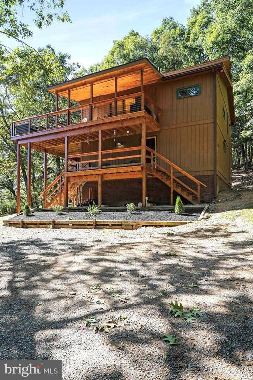 1807 CONSTANT RUN RD, Great Cacapon, WV 25422