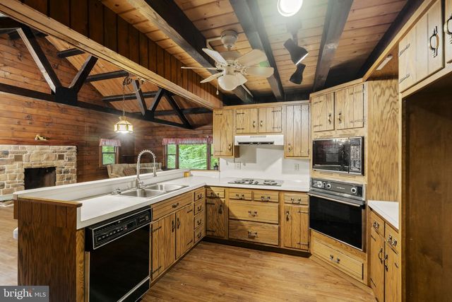 88 FOX RD, Newmanstown, PA 17073