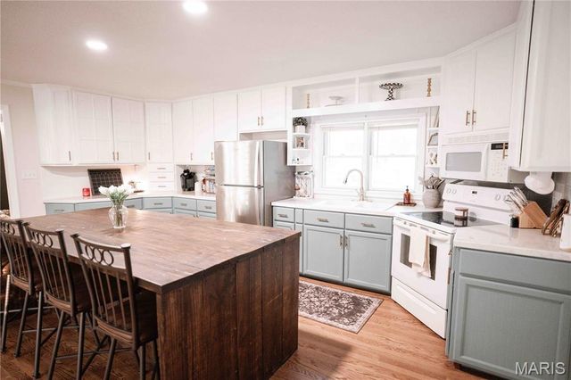 132 Kunze Drive, St Charles, MO 63303