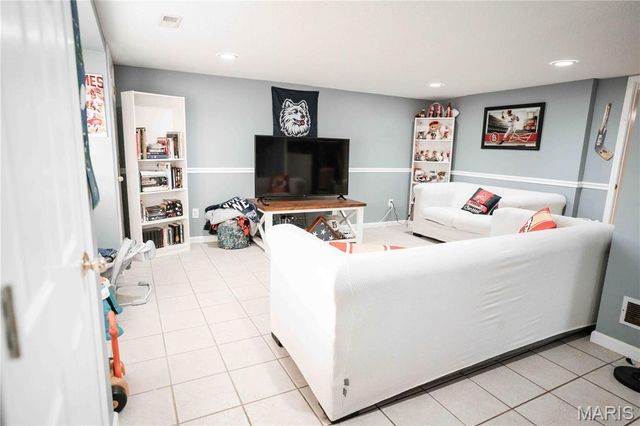 132 Kunze Drive, St Charles, MO 63303
