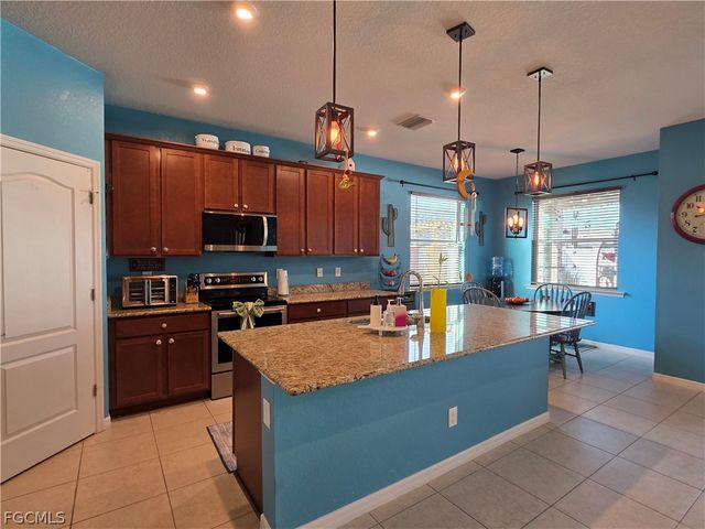 4102 SW 14th PL, Cape Coral, FL 33914