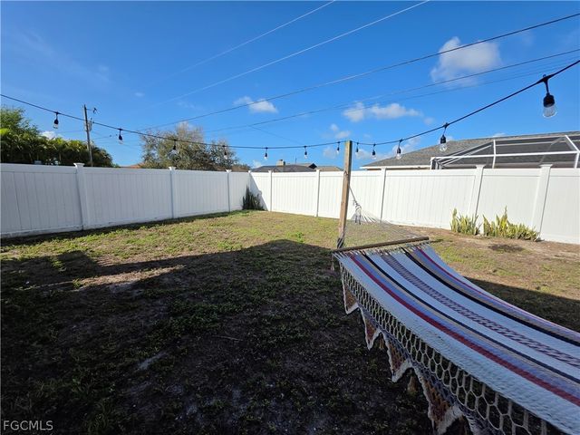 4102 SW 14th PL, Cape Coral, FL 33914