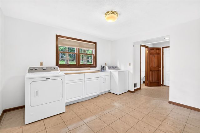 1593 Oakleaf Ln, Franklin Park, PA 15237