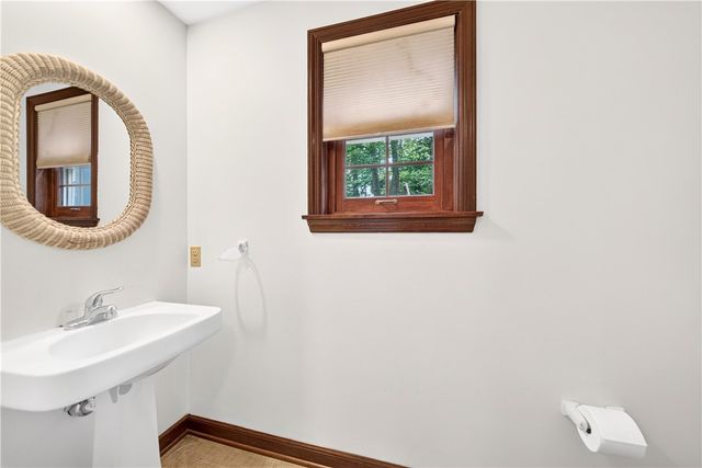 1593 Oakleaf Ln, Franklin Park, PA 15237