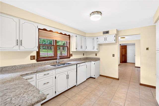 1593 Oakleaf Ln, Franklin Park, PA 15237