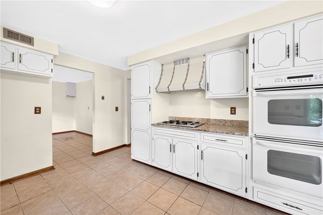 1593 Oakleaf Ln, Franklin Park, PA 15237
