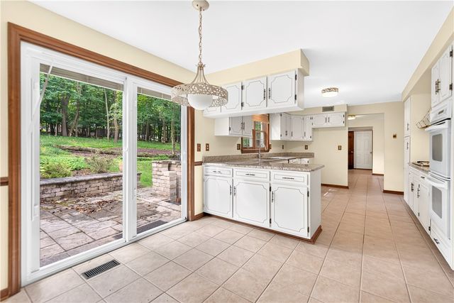 1593 Oakleaf Ln, Franklin Park, PA 15237