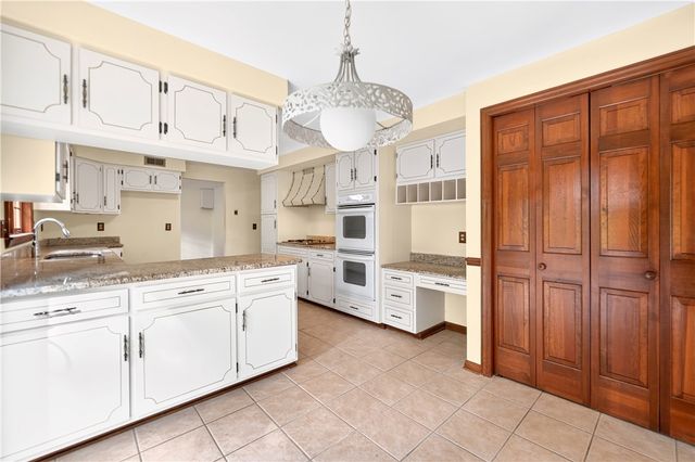 1593 Oakleaf Ln, Franklin Park, PA 15237