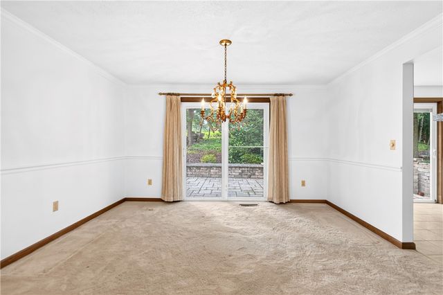 1593 Oakleaf Ln, Franklin Park, PA 15237