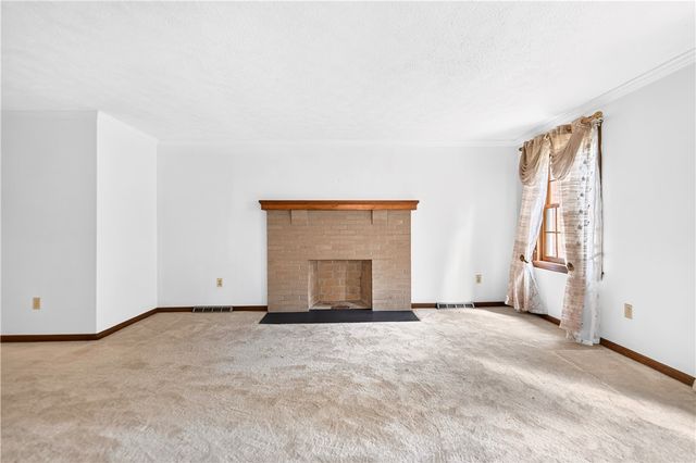 1593 Oakleaf Ln, Franklin Park, PA 15237
