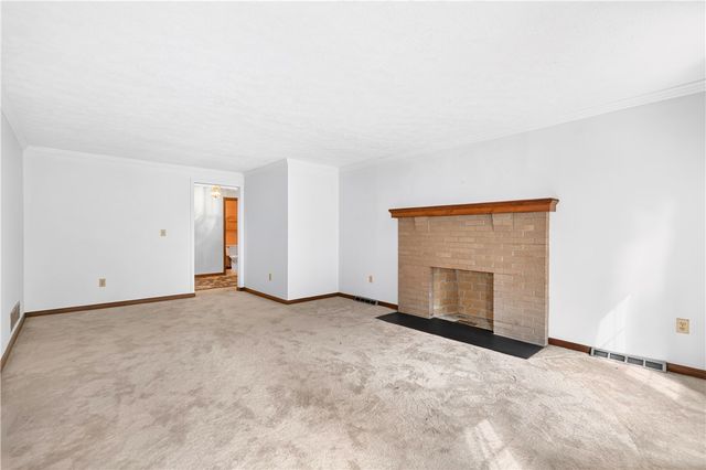1593 Oakleaf Ln, Franklin Park, PA 15237