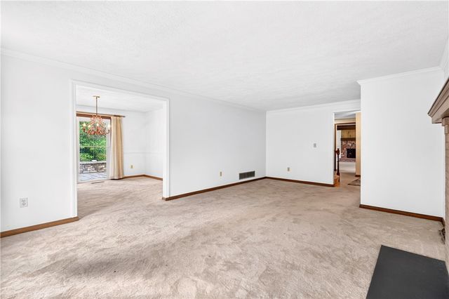 1593 Oakleaf Ln, Franklin Park, PA 15237