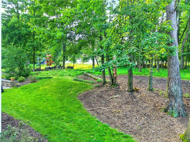 1593 Oakleaf Ln, Franklin Park, PA 15237