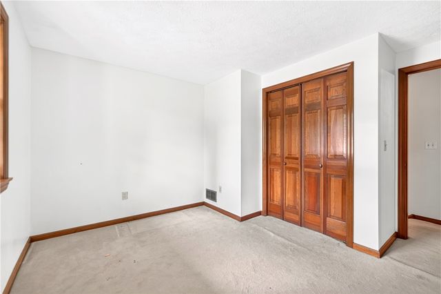 1593 Oakleaf Ln, Franklin Park, PA 15237
