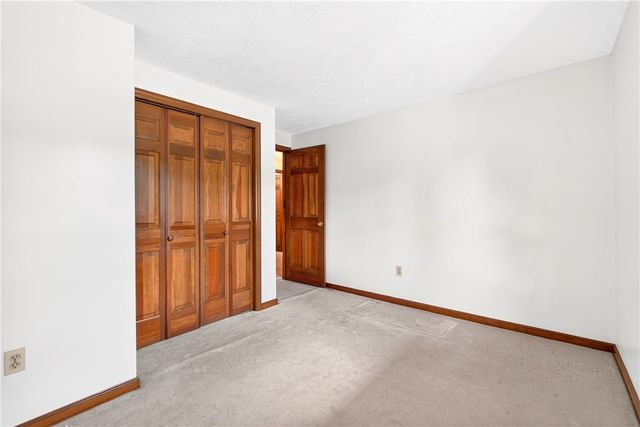 1593 Oakleaf Ln, Franklin Park, PA 15237
