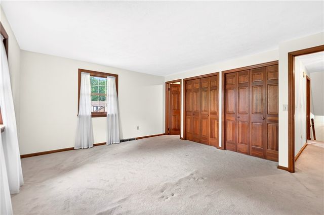 1593 Oakleaf Ln, Franklin Park, PA 15237