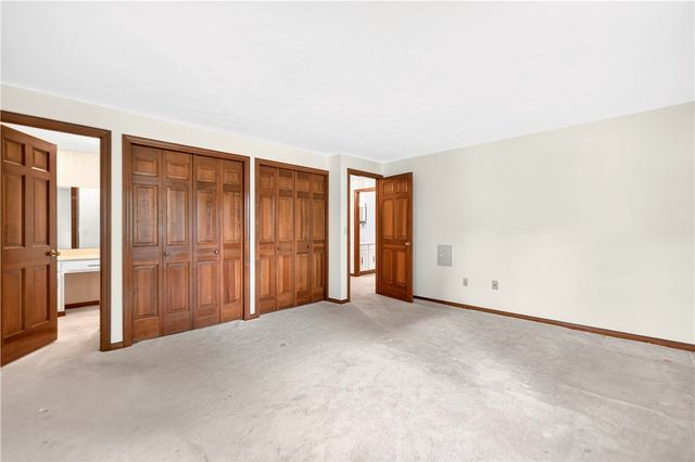 1593 Oakleaf Ln, Franklin Park, PA 15237