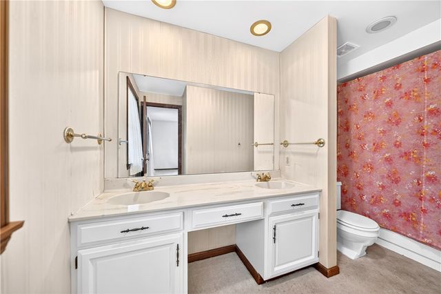 1593 Oakleaf Ln, Franklin Park, PA 15237