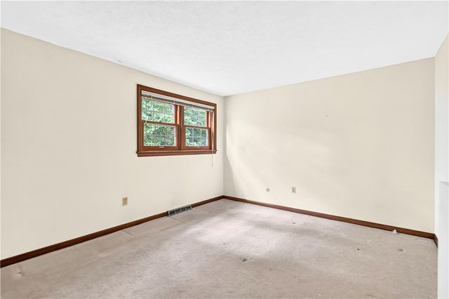 1593 Oakleaf Ln, Franklin Park, PA 15237