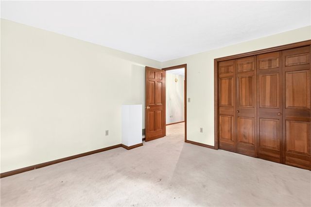 1593 Oakleaf Ln, Franklin Park, PA 15237
