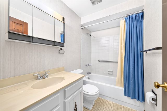 1593 Oakleaf Ln, Franklin Park, PA 15237