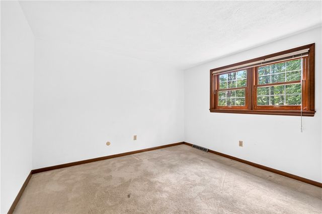 1593 Oakleaf Ln, Franklin Park, PA 15237