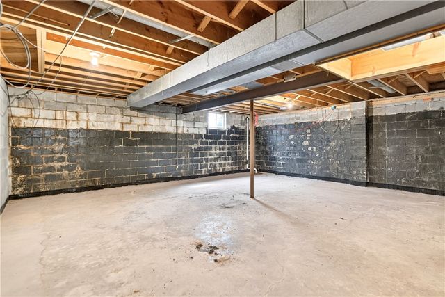 1593 Oakleaf Ln, Franklin Park, PA 15237