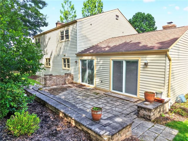 1593 Oakleaf Ln, Franklin Park, PA 15237