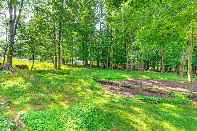 1593 Oakleaf Ln, Franklin Park, PA 15237