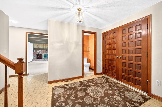 1593 Oakleaf Ln, Franklin Park, PA 15237