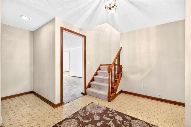 1593 Oakleaf Ln, Franklin Park, PA 15237