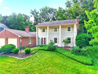 1593 Oakleaf Ln, Franklin Park, PA 15237