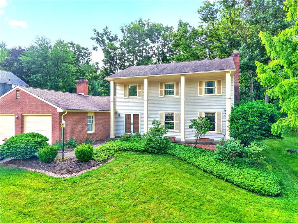 1593 Oakleaf Ln, Franklin Park, PA 15237