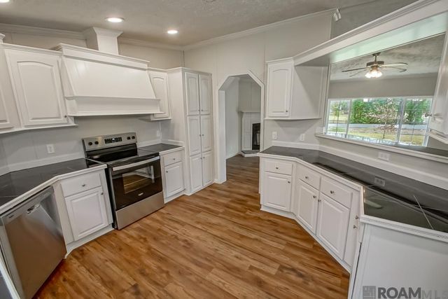 18307 Robert Denham Rd, Prairieville, LA 70769