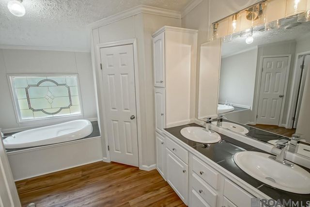 18307 Robert Denham Rd, Prairieville, LA 70769