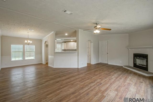 18307 Robert Denham Rd, Prairieville, LA 70769